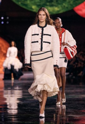 Показ Chanel весна—лето 2026 на Парижской неделе моды в Grand Palais