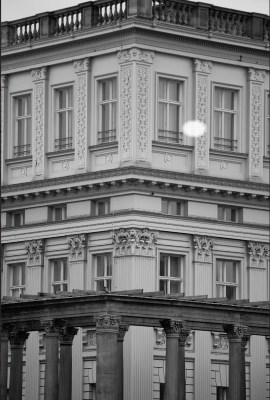 «Форма света» — персональная выставка фотохудожника Марии Сычевой в SNEG Gallery
