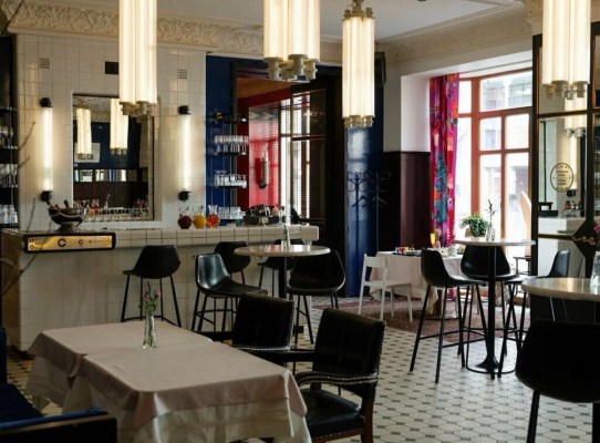 Выставка художника Алексея Луца&nbsp;в Noor Bar